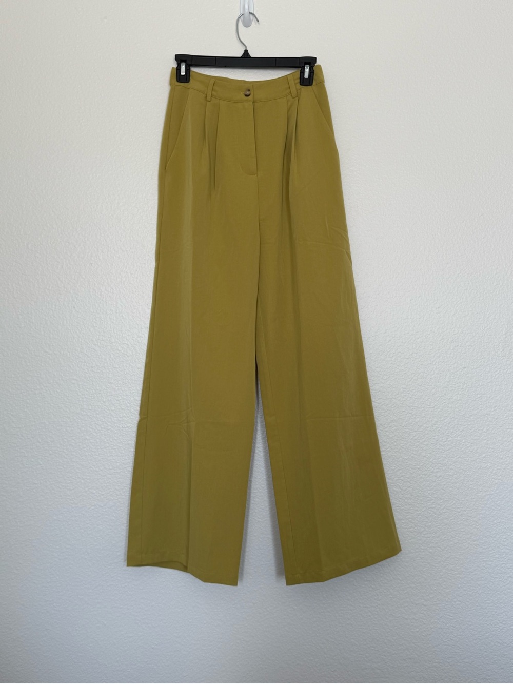 Aakaa Wide-Leg High-Waist Pants in Chartreuse color